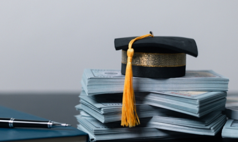 5 Hacks to Save Money While Studying Abroad